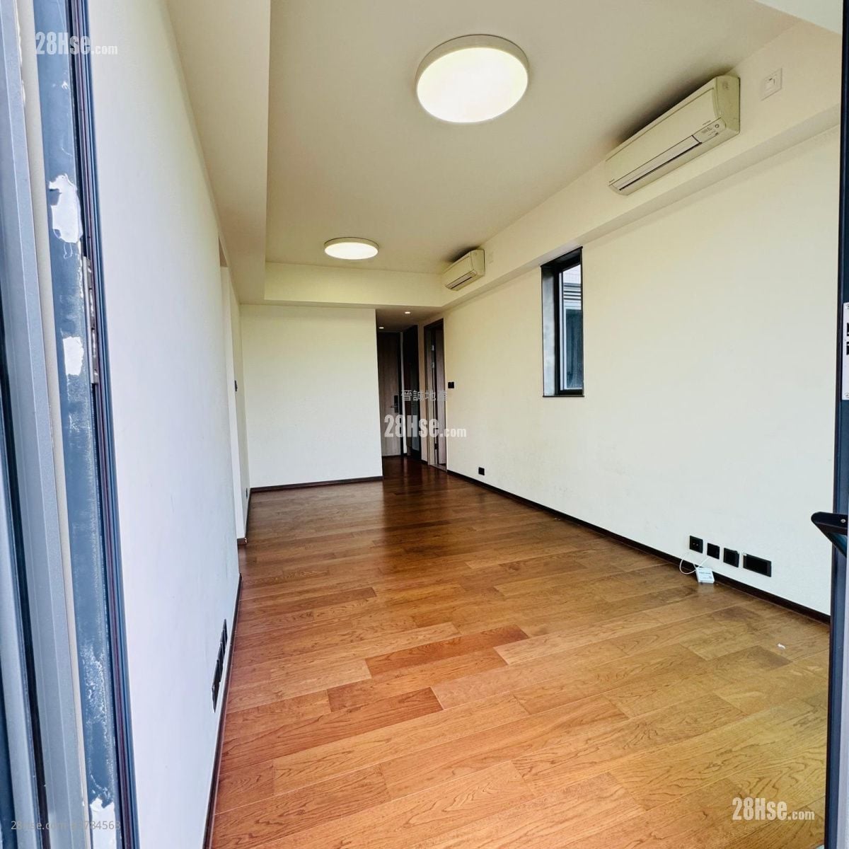 Le Pont Sell 3 Bedrooms , 2 Bathrooms 738 ft²