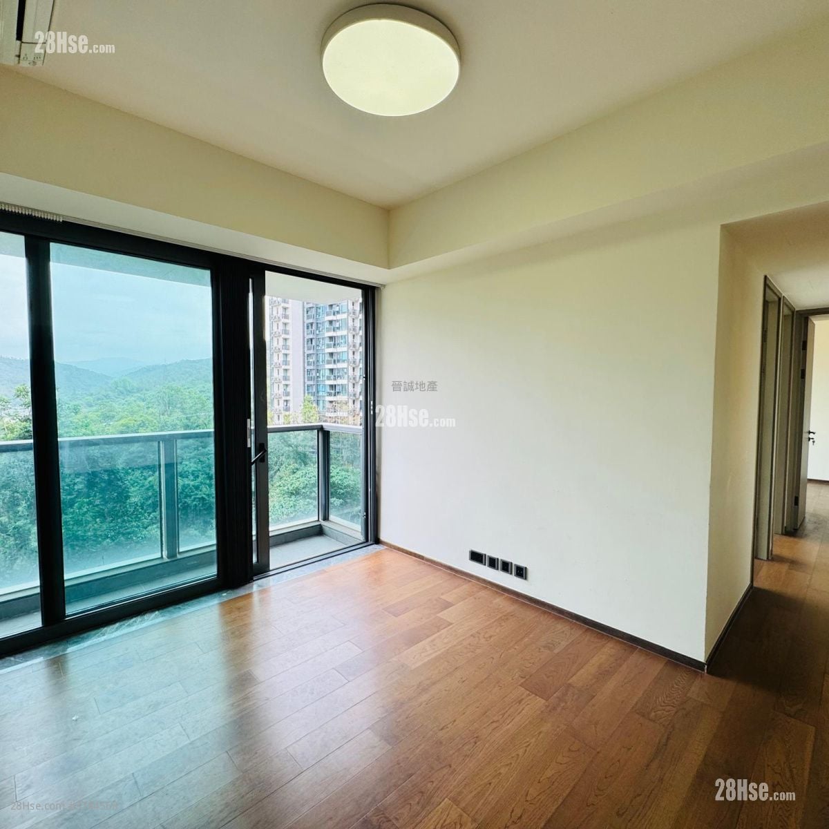 Le Pont Sell 3 Bedrooms , 2 Bathrooms 738 ft²