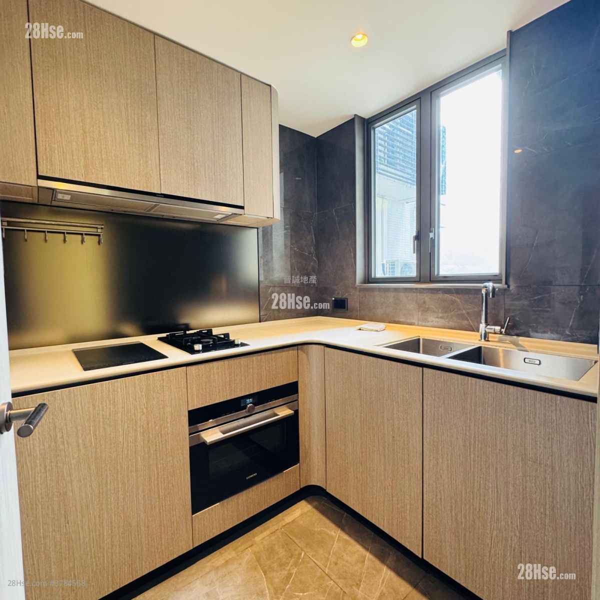 Le Pont Sell 3 Bedrooms , 2 Bathrooms 738 ft²