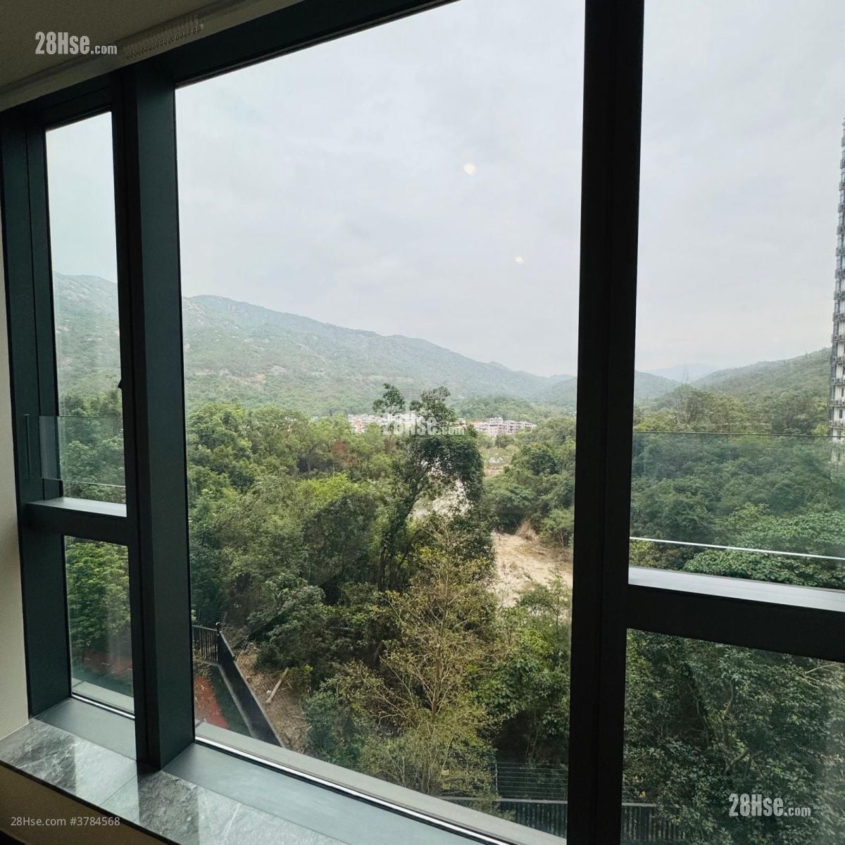 Le Pont Sell 3 Bedrooms , 2 Bathrooms 738 ft²