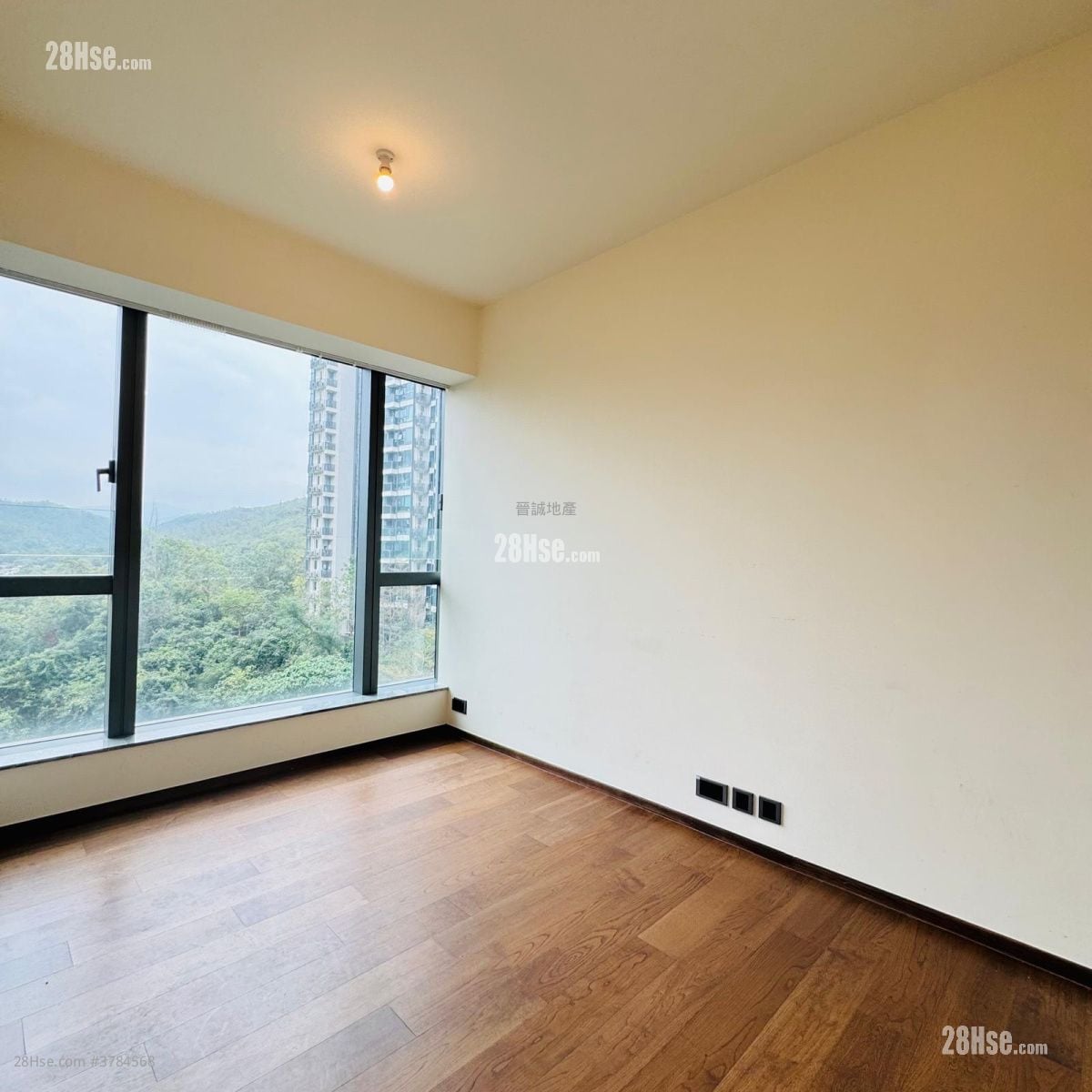 Le Pont Sell 3 Bedrooms , 2 Bathrooms 738 ft²