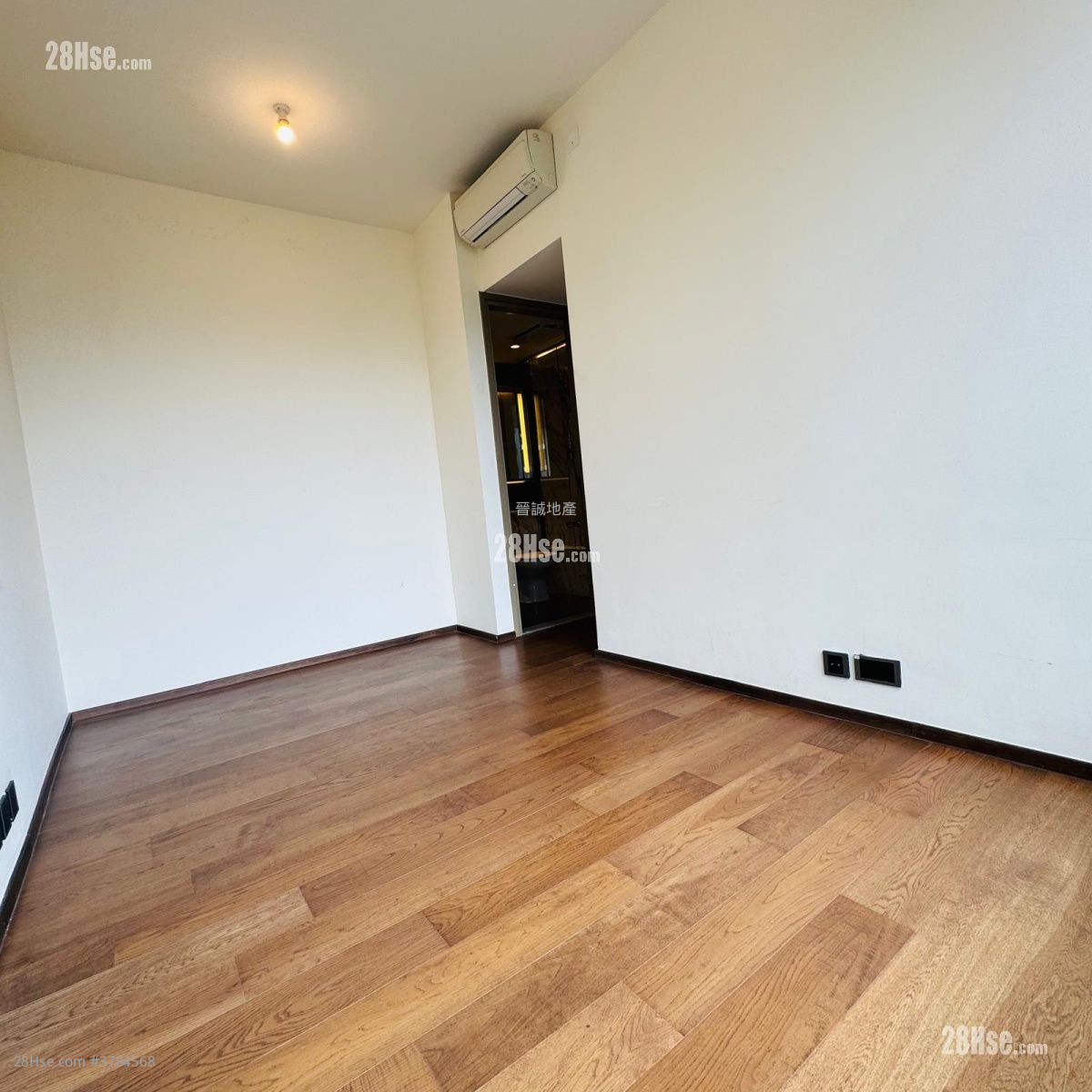 Le Pont Sell 3 Bedrooms , 2 Bathrooms 738 ft²