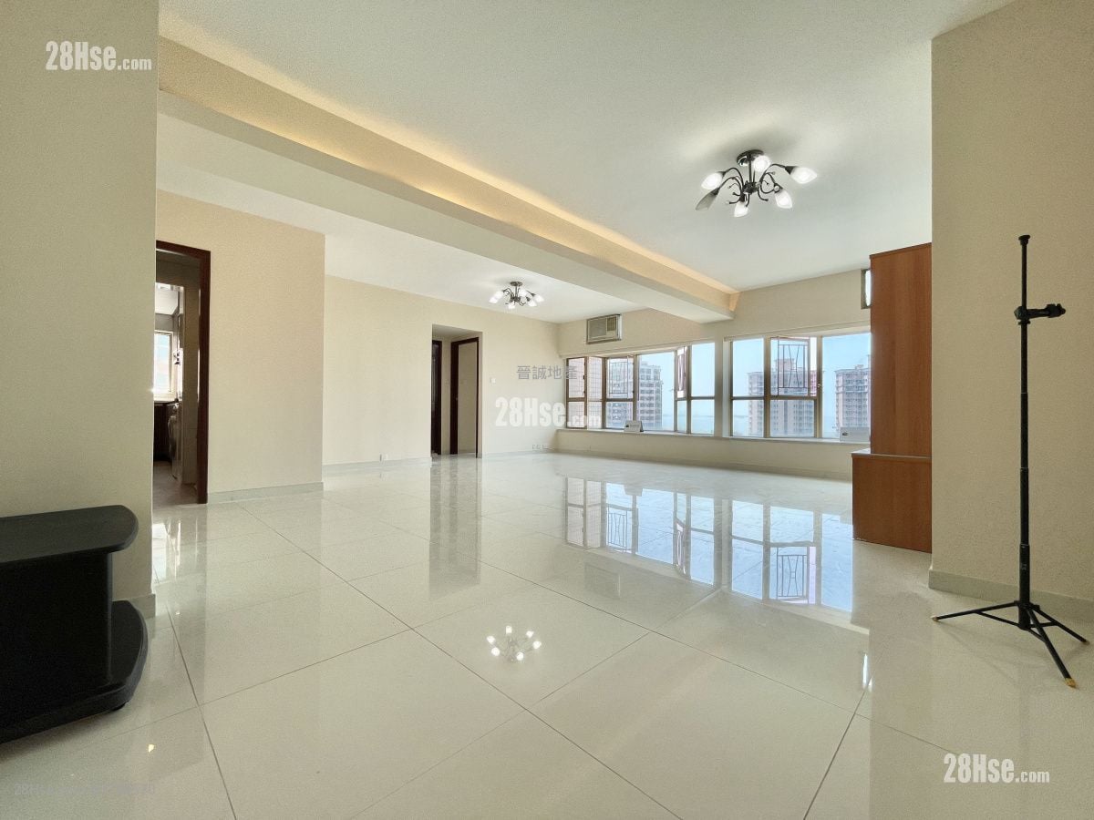 Hong Kong Gold Coast Sell 1,070 ft²