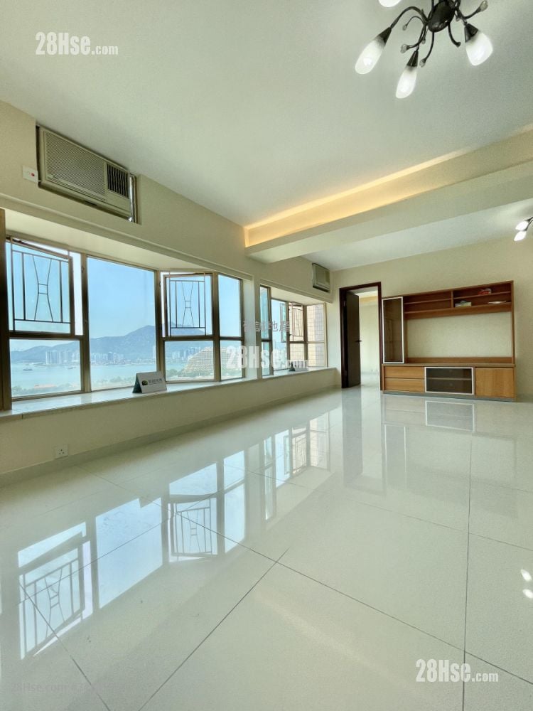 Hong Kong Gold Coast Sell 1,070 ft²