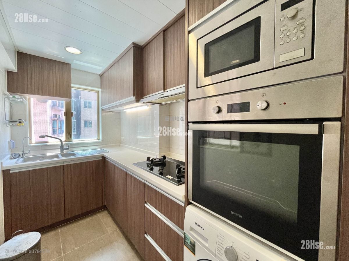 Hong Kong Gold Coast Sell 1,070 ft²