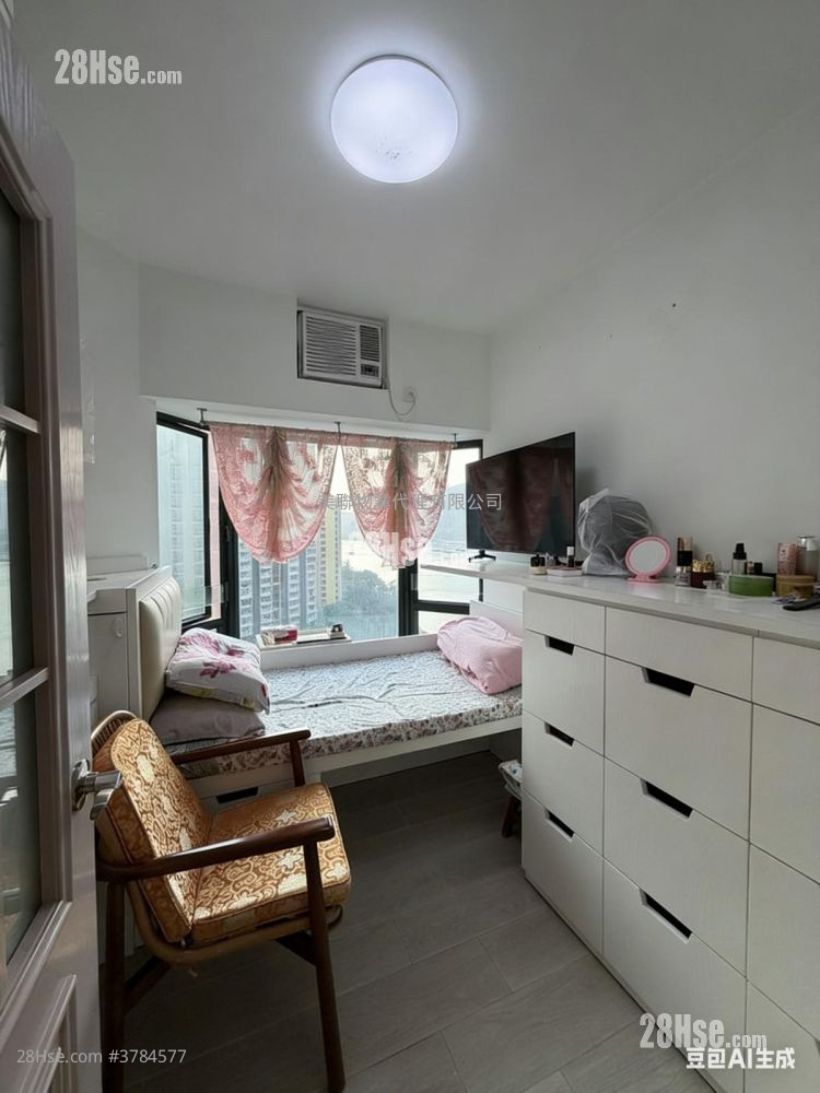 Villa Esplanada Sell 4 Bedrooms , 2 Bathrooms 829 ft²