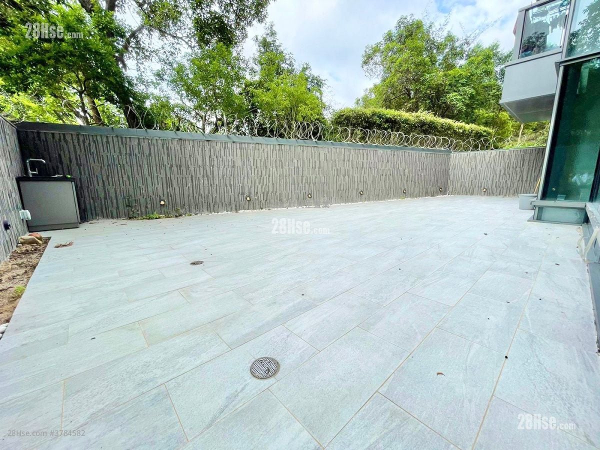 Le Pont Sell 3 Bedrooms , 2 Bathrooms 737 ft²