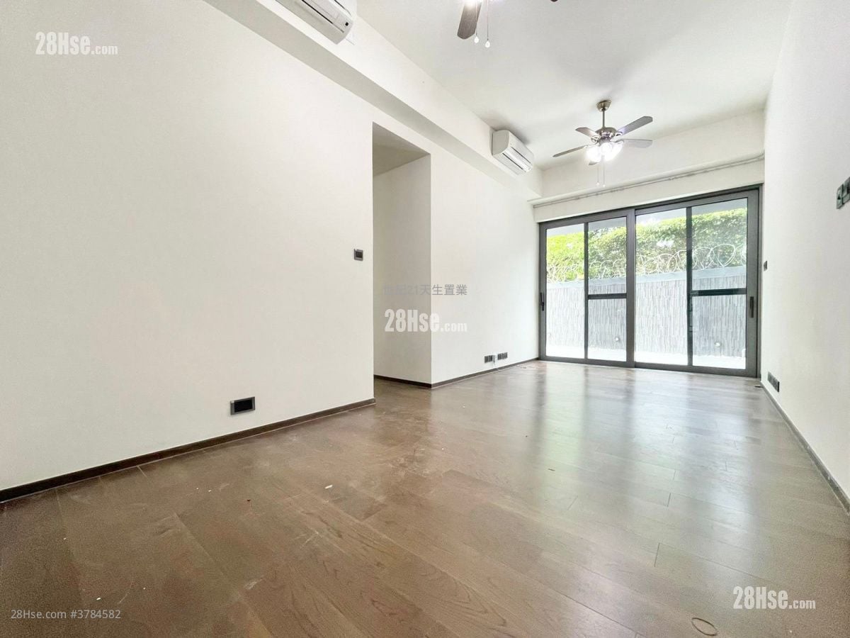 Le Pont Sell 3 Bedrooms , 2 Bathrooms 737 ft²