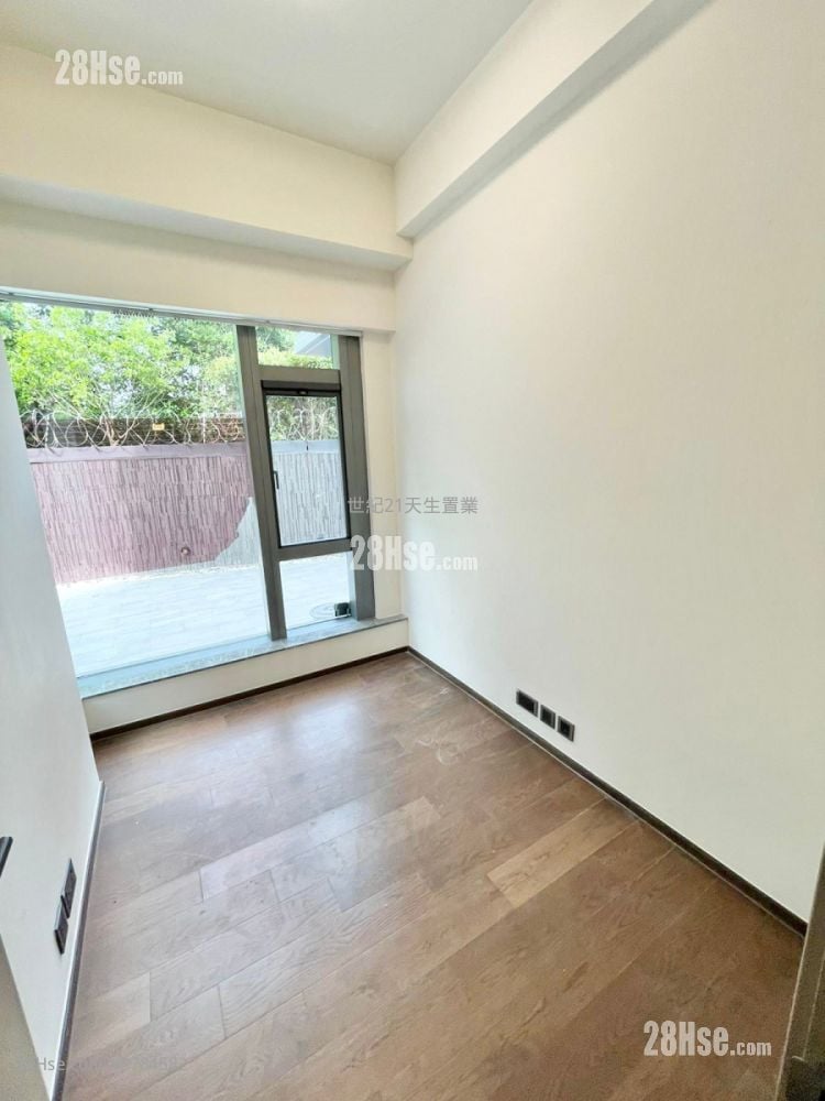 Le Pont Sell 3 Bedrooms , 2 Bathrooms 737 ft²