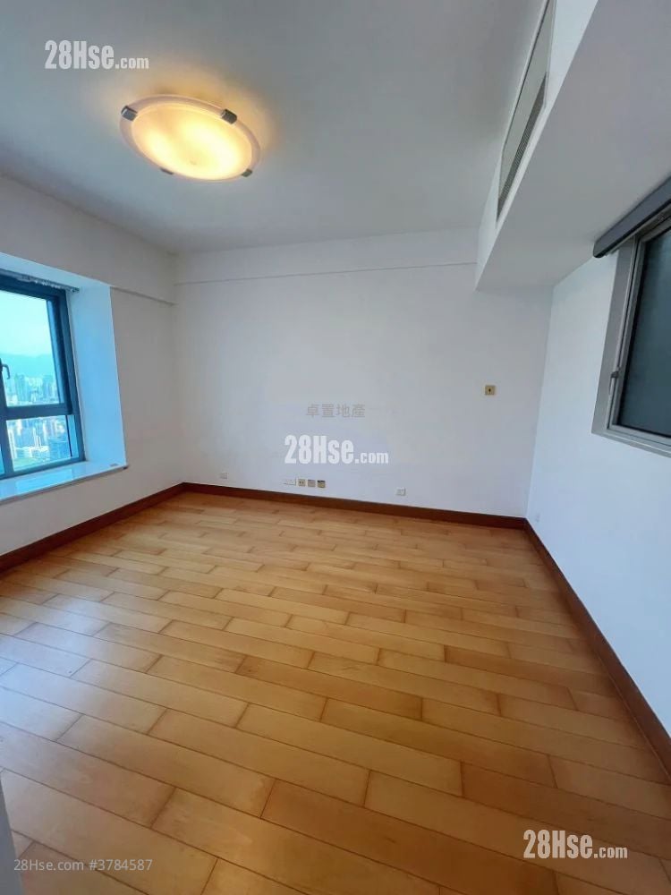 君临天下 租盘 4 房 , 3 浴室 1,058 平方尺