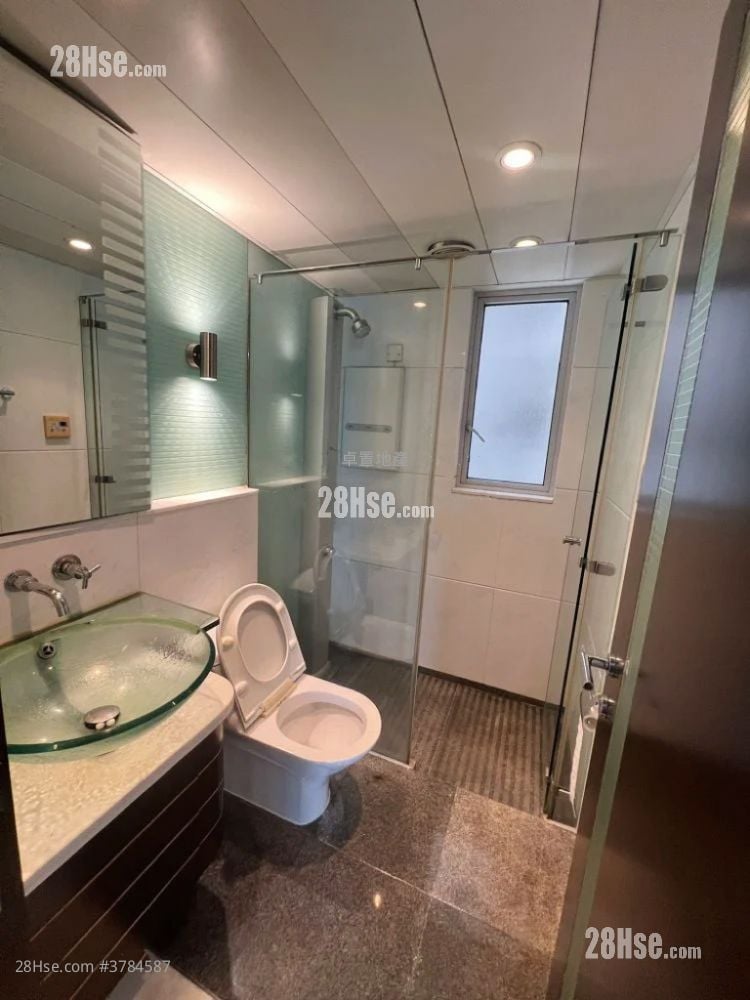 君临天下 租盘 4 房 , 3 浴室 1,058 平方尺