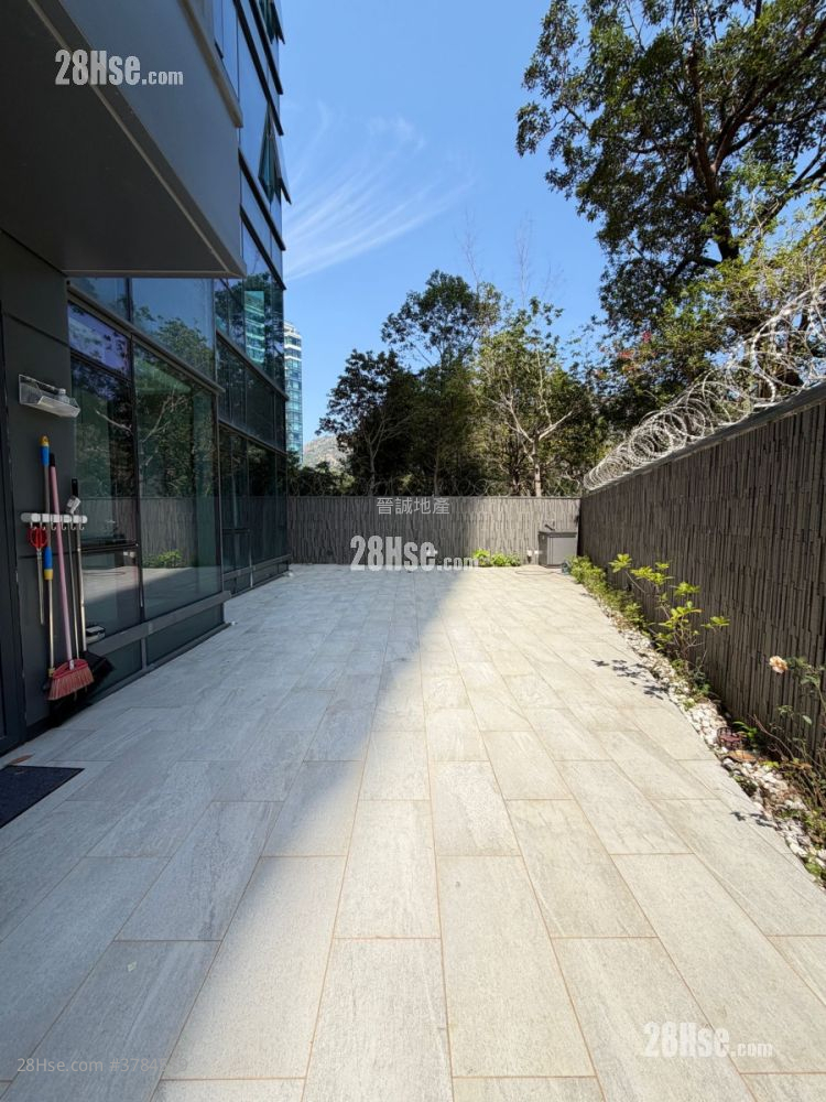 Le Pont Sell 3 Bedrooms , 2 Bathrooms 737 ft²