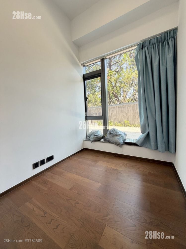 Le Pont Sell 3 Bedrooms , 2 Bathrooms 737 ft²