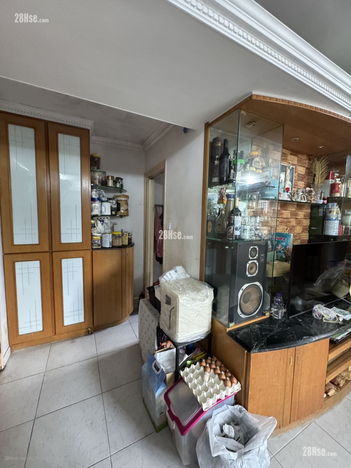 Wing Fok Centre Sell 3 Bedrooms , 1 Bathroom