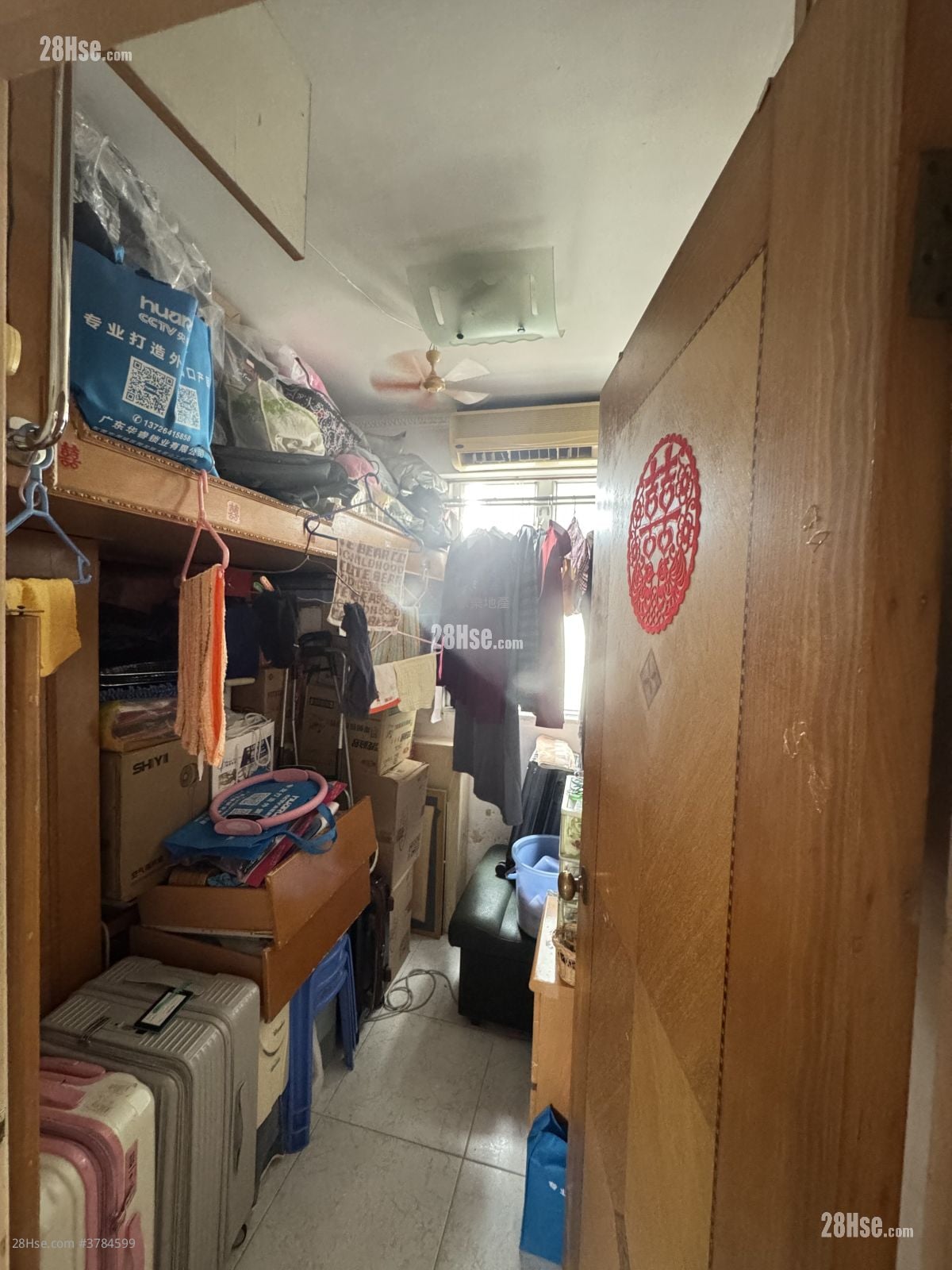 Wing Fok Centre Sell 3 Bedrooms , 1 Bathroom