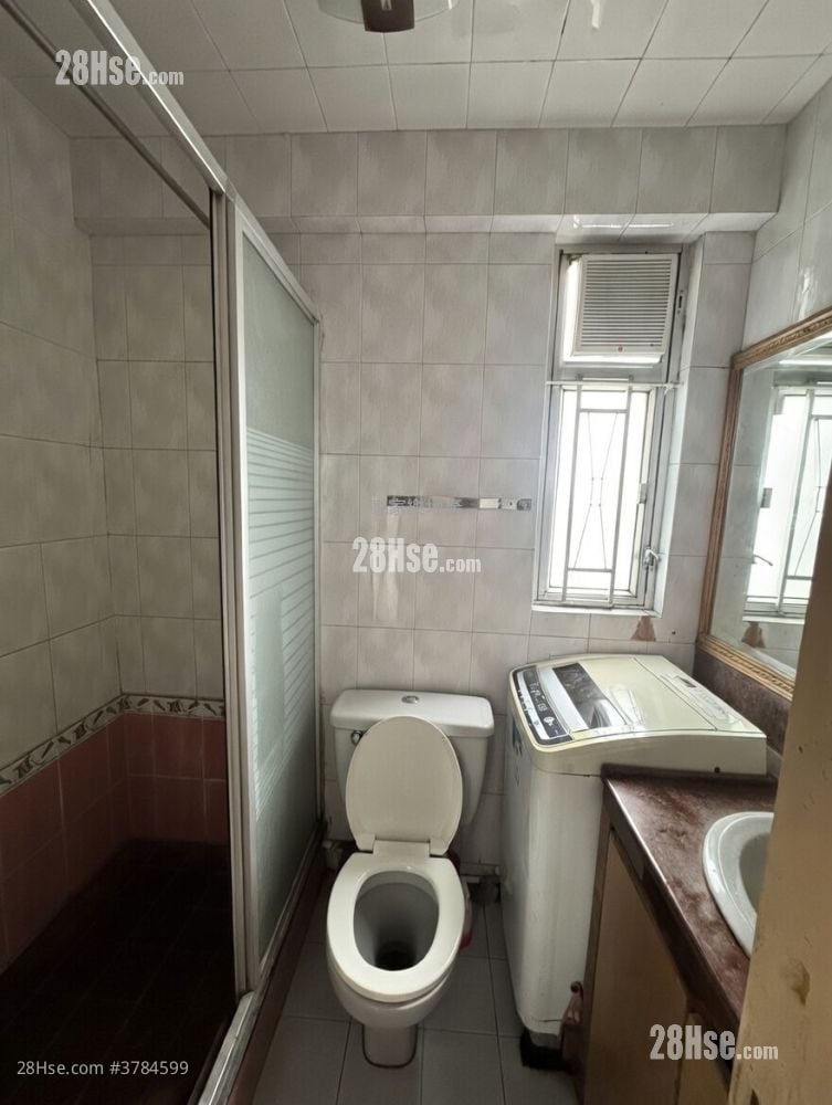 Wing Fok Centre Sell 3 Bedrooms , 1 Bathroom