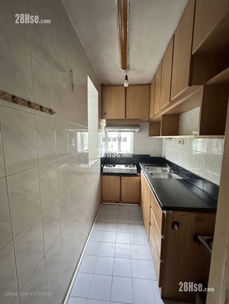 Wing Fok Centre Sell 3 Bedrooms , 1 Bathroom