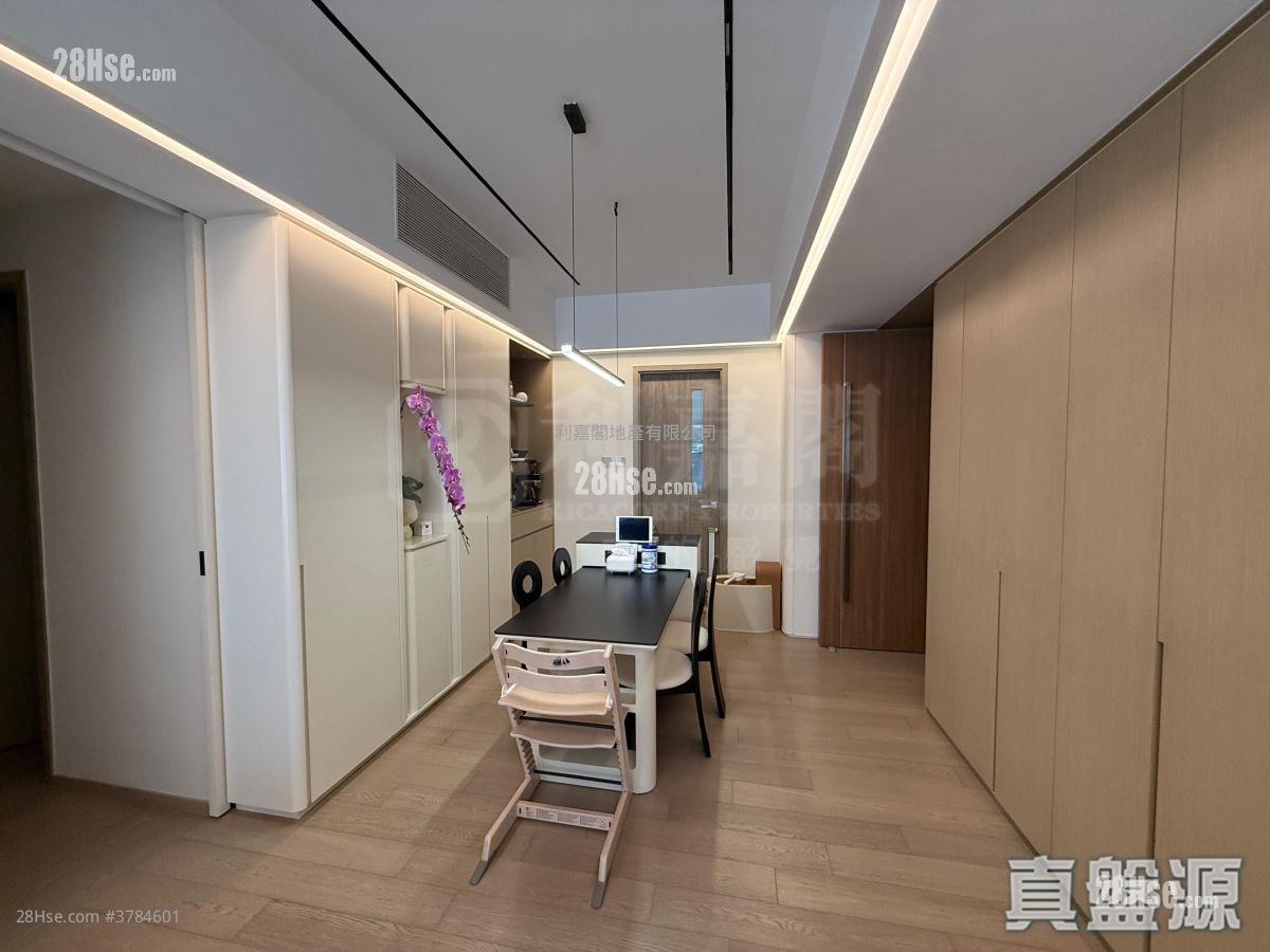 The Horizon Sell 2 Bedrooms , 2 Bathrooms 970 ft²