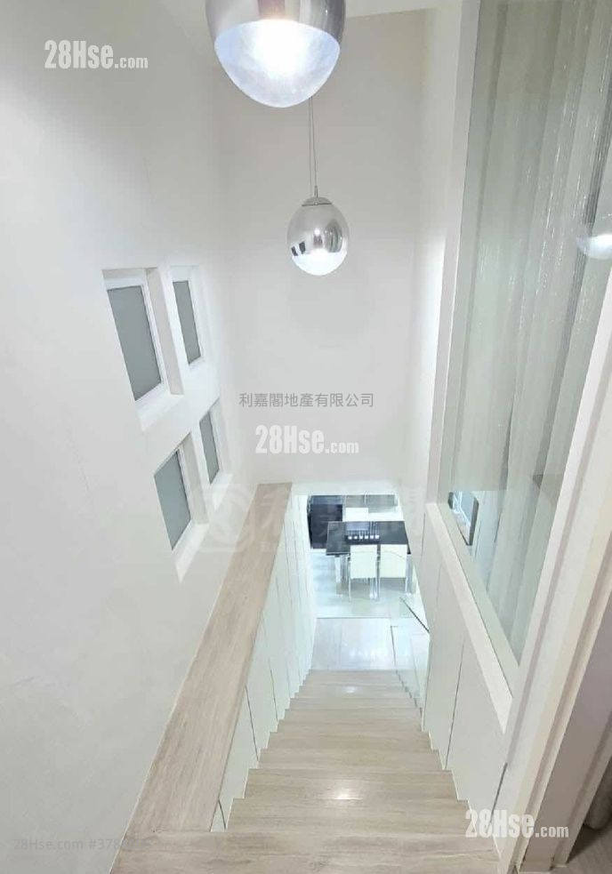 Kornhill Sell 3 Bedrooms 767 ft²