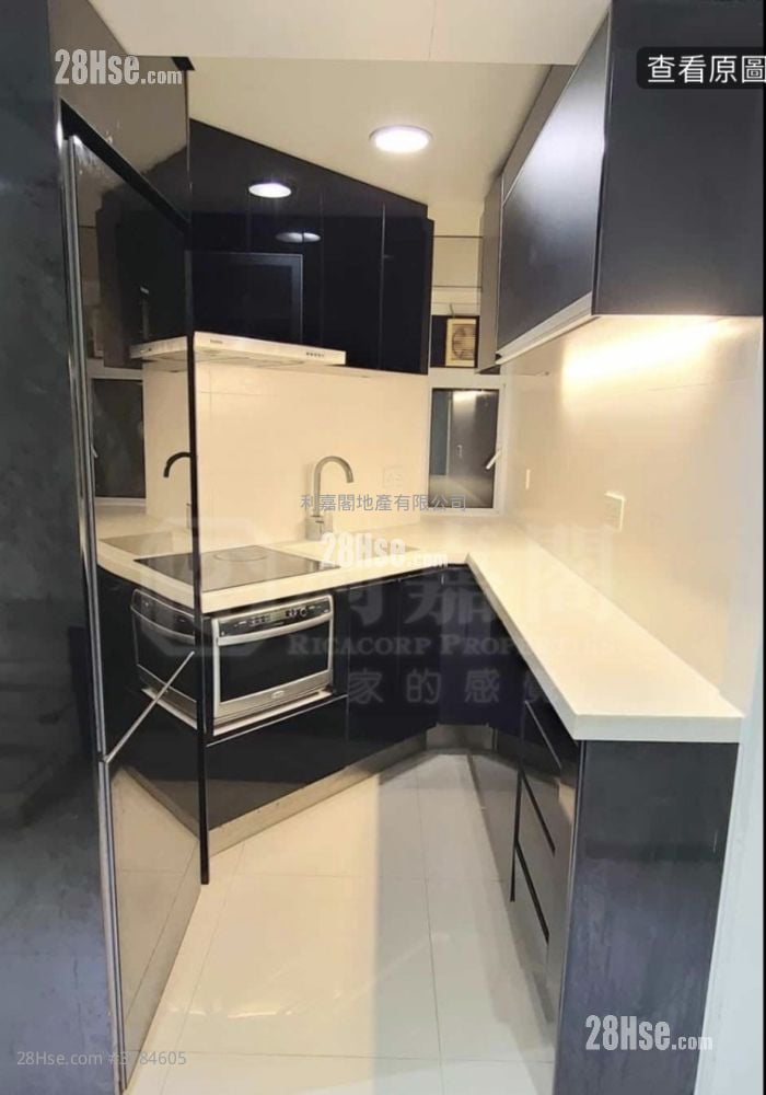 Kornhill Sell 3 Bedrooms 767 ft²