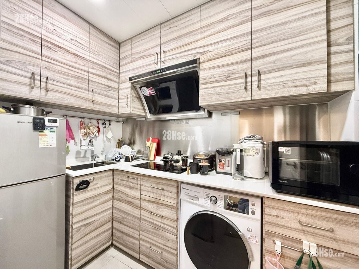 Sea Crest Villa Sell 2 Bedrooms , 1 Bathroom 435 ft²