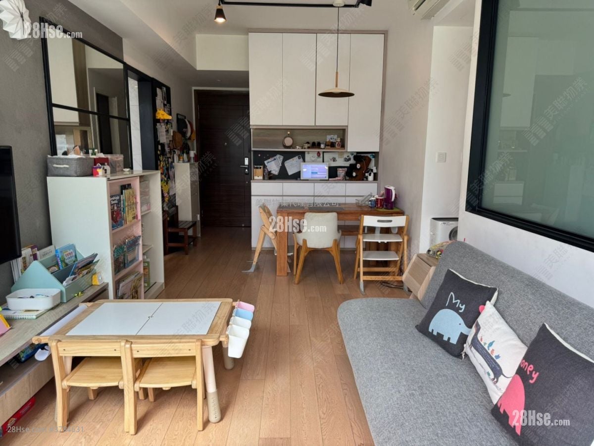 Savannah Sell 3 Bedrooms , 2 Bathrooms 748 ft²