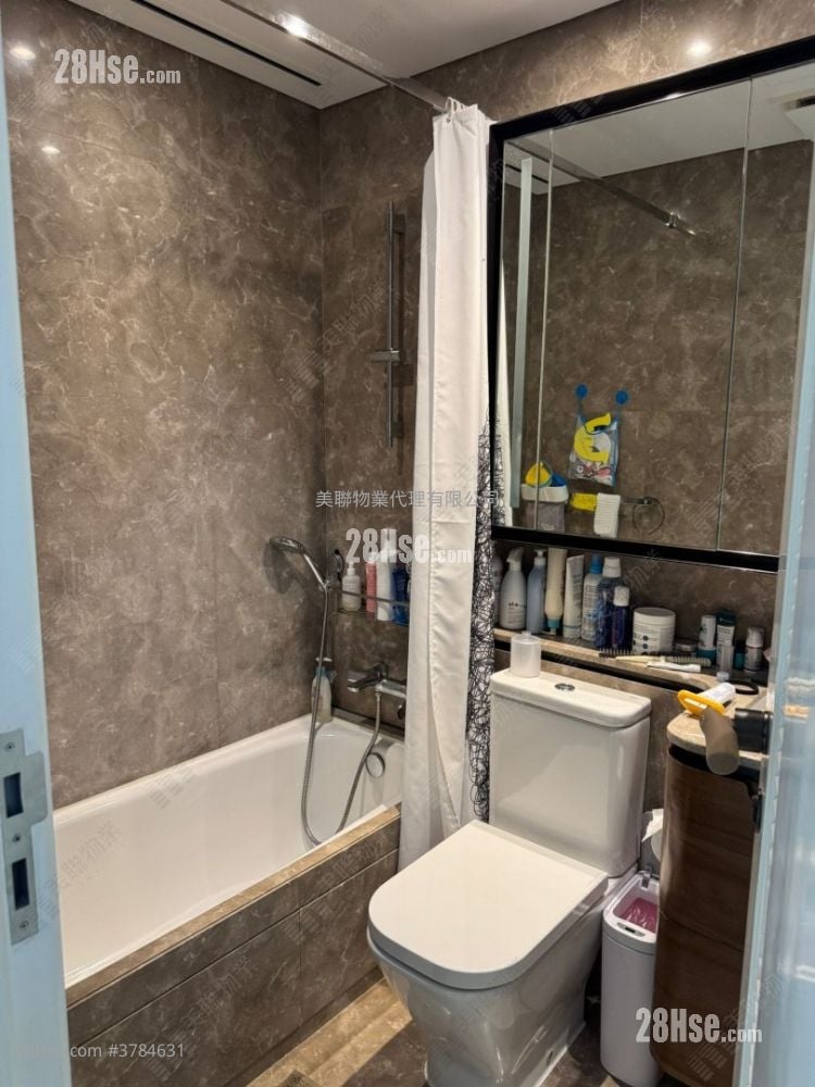 Savannah Sell 3 Bedrooms , 2 Bathrooms 748 ft²