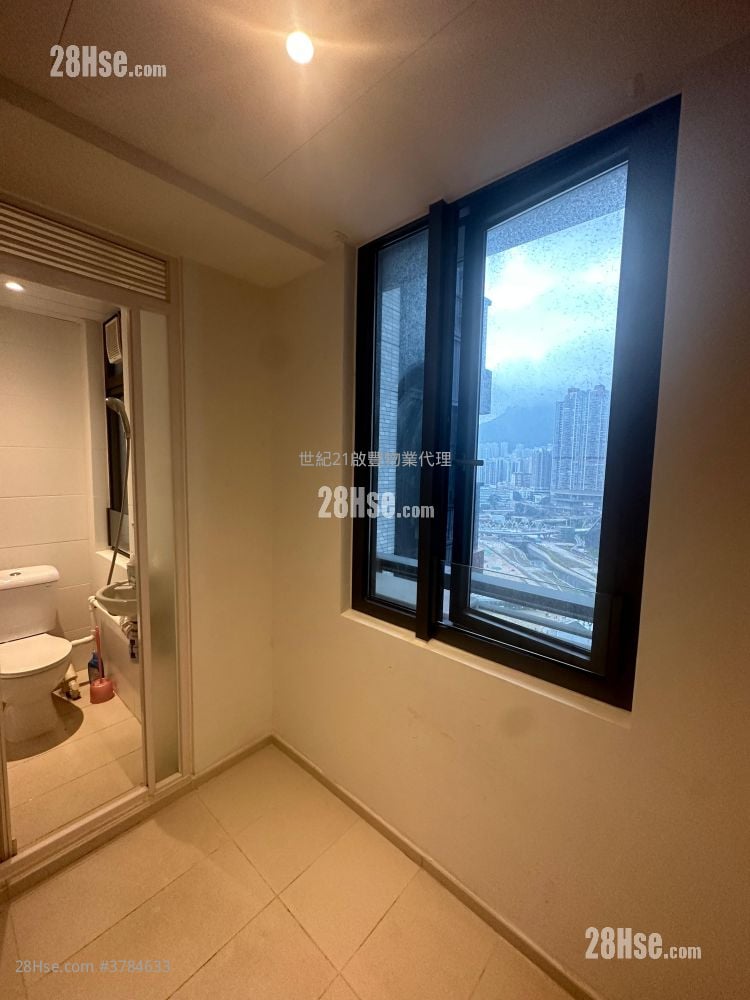 K. Summit Sell 4 Bedrooms , 3 Bathrooms 766 ft²