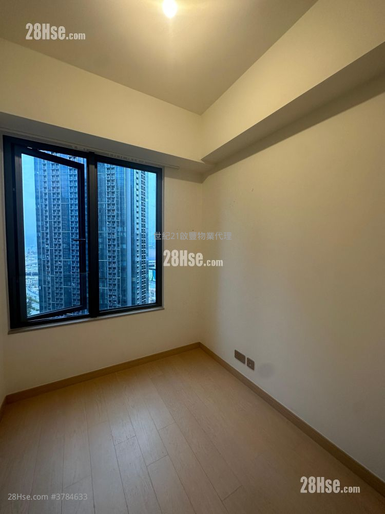 K. Summit Sell 4 Bedrooms , 3 Bathrooms 766 ft²