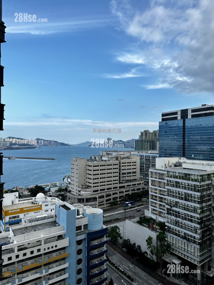 Upper East Sell 1 Bedroom 322 ft²