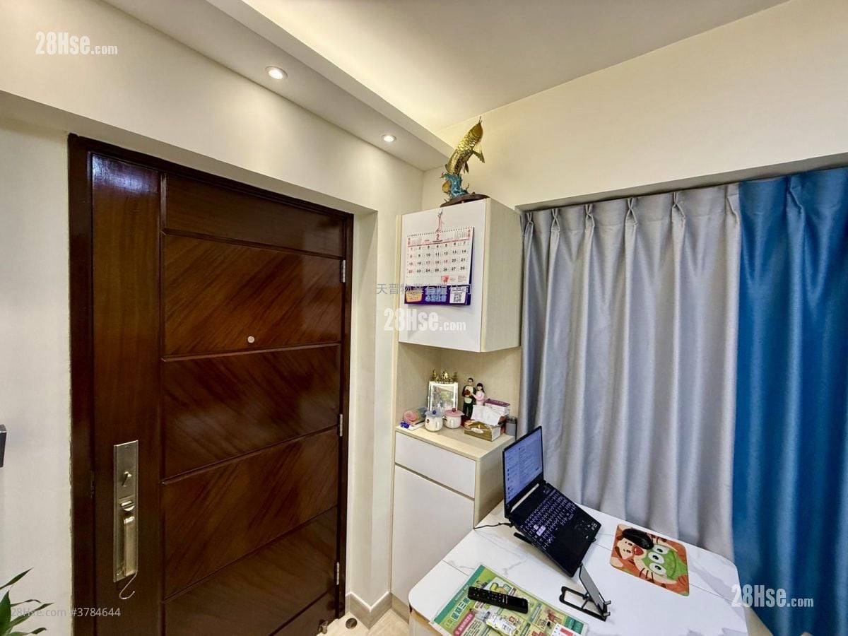 Honour Court Sell 2 Bedrooms , 1 Bathroom 318 ft²