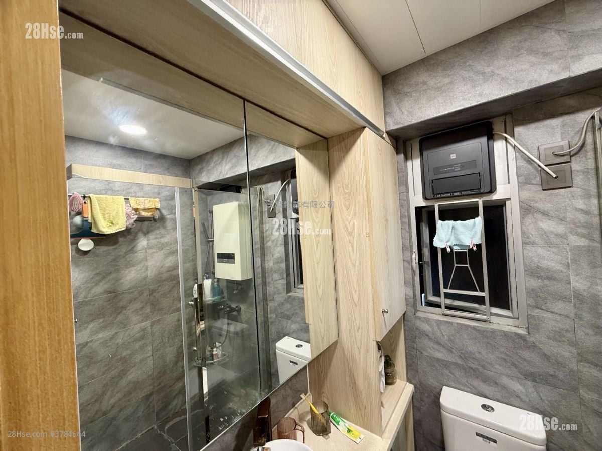 Honour Court Sell 2 Bedrooms , 1 Bathroom 318 ft²