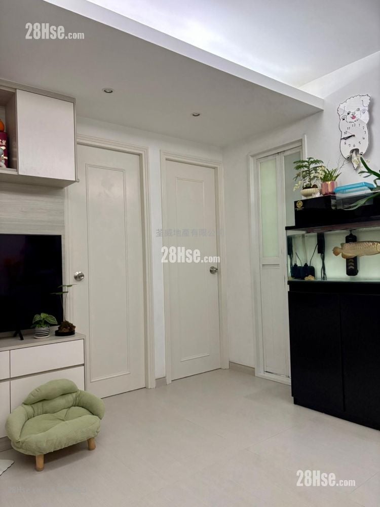 Tsuen Wan Centre Sell 377 ft²