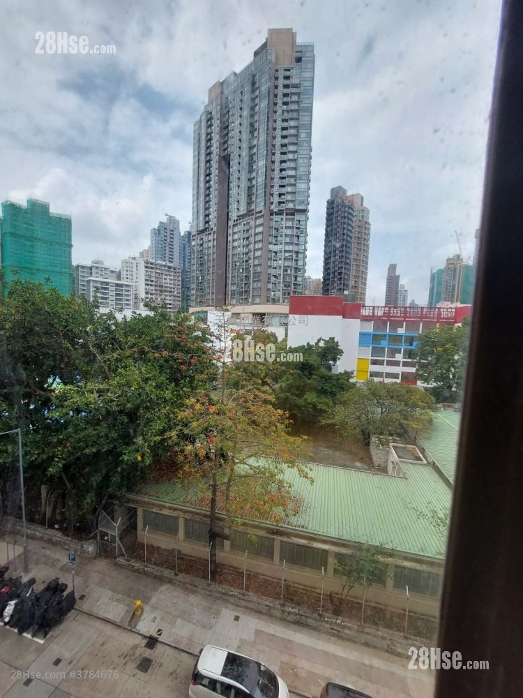 Hung Hom Gardens Sell 3 Bedrooms , 1 Bathroom 480 ft²