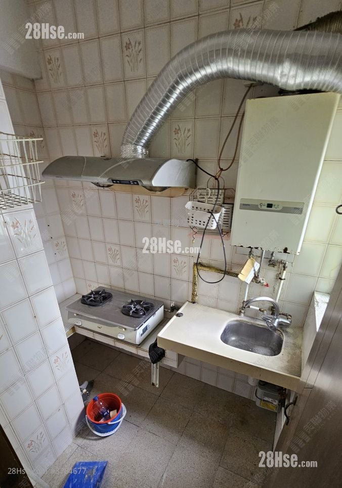 Kwai King Building Sell 2 Bedrooms , 1 Bathroom 369 ft²