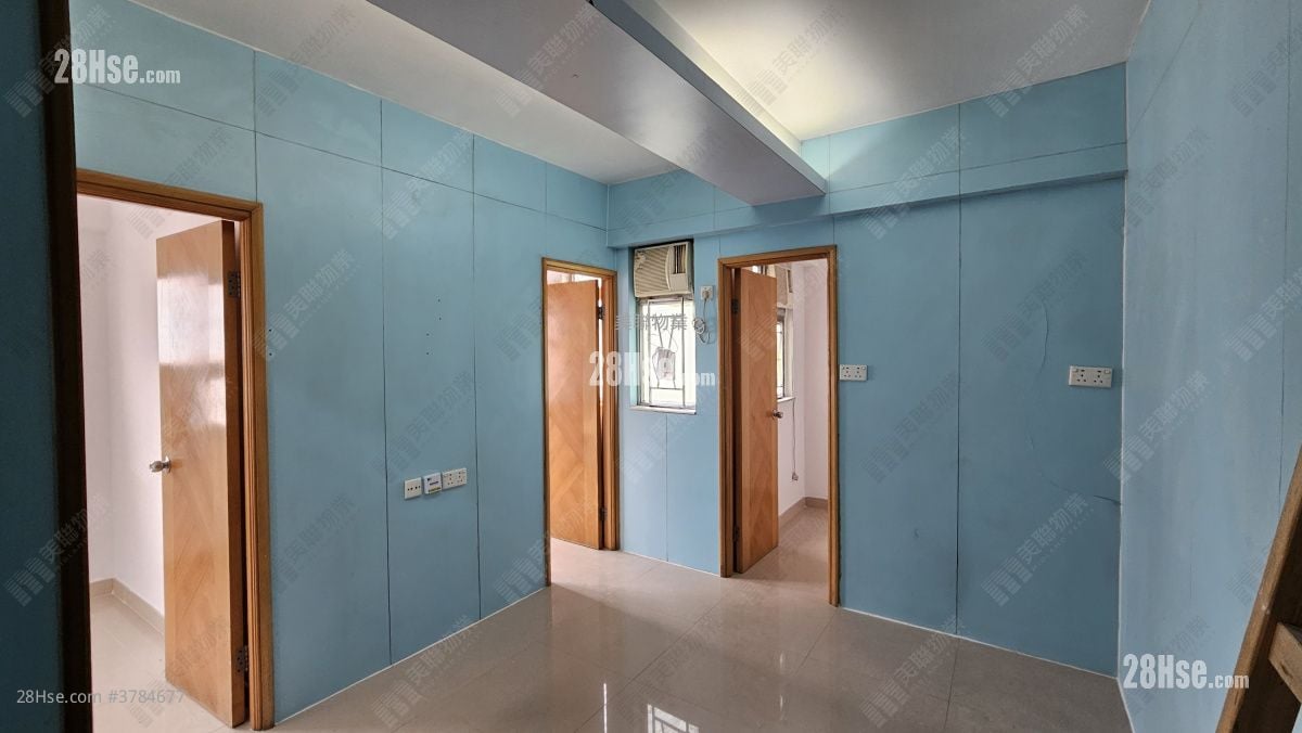 Kwai King Building Sell 2 Bedrooms , 1 Bathroom 369 ft²