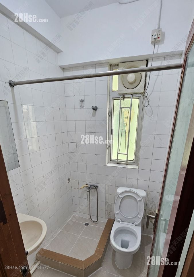 Kwai King Building Sell 2 Bedrooms , 1 Bathroom 369 ft²