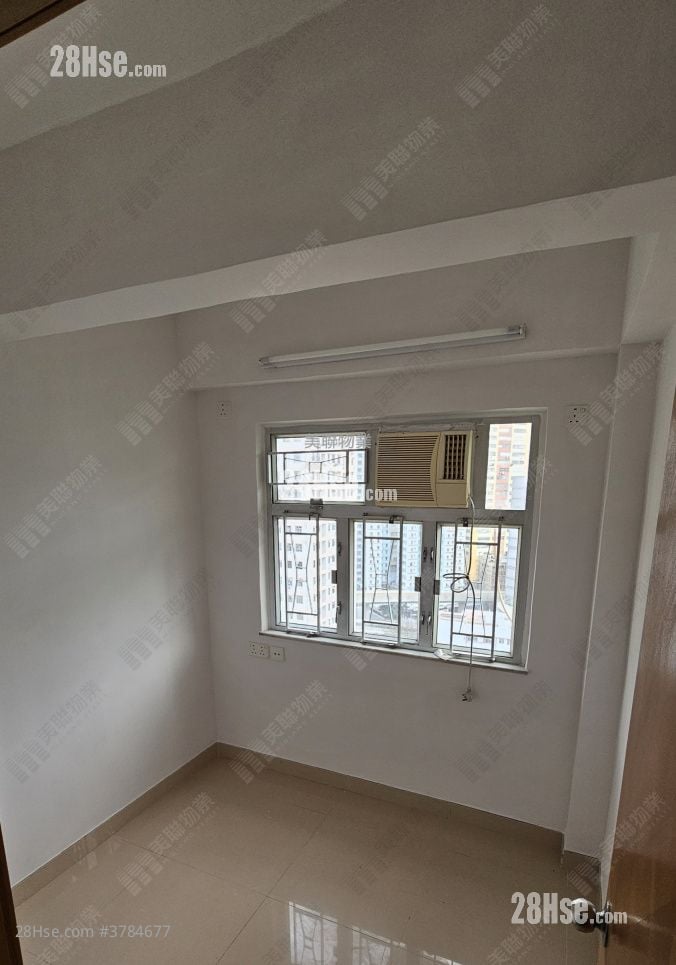 Kwai King Building Sell 2 Bedrooms , 1 Bathroom 369 ft²