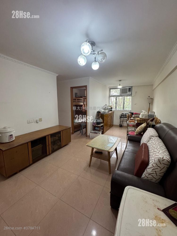 Fung Shing Court Sell 2 Bedrooms , 1 Bathroom