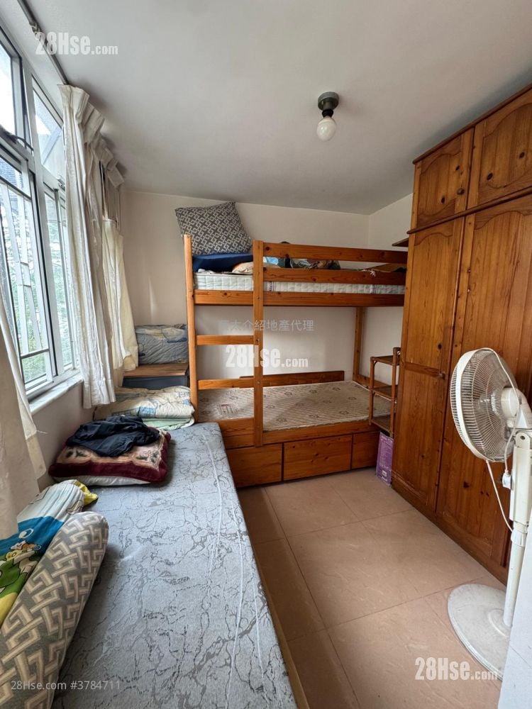 Fung Shing Court Sell 2 Bedrooms , 1 Bathroom