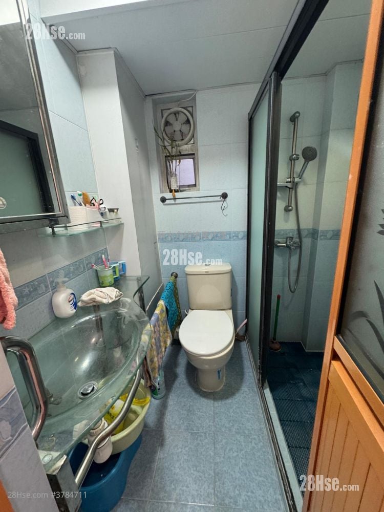 Fung Shing Court Sell 2 Bedrooms , 1 Bathroom