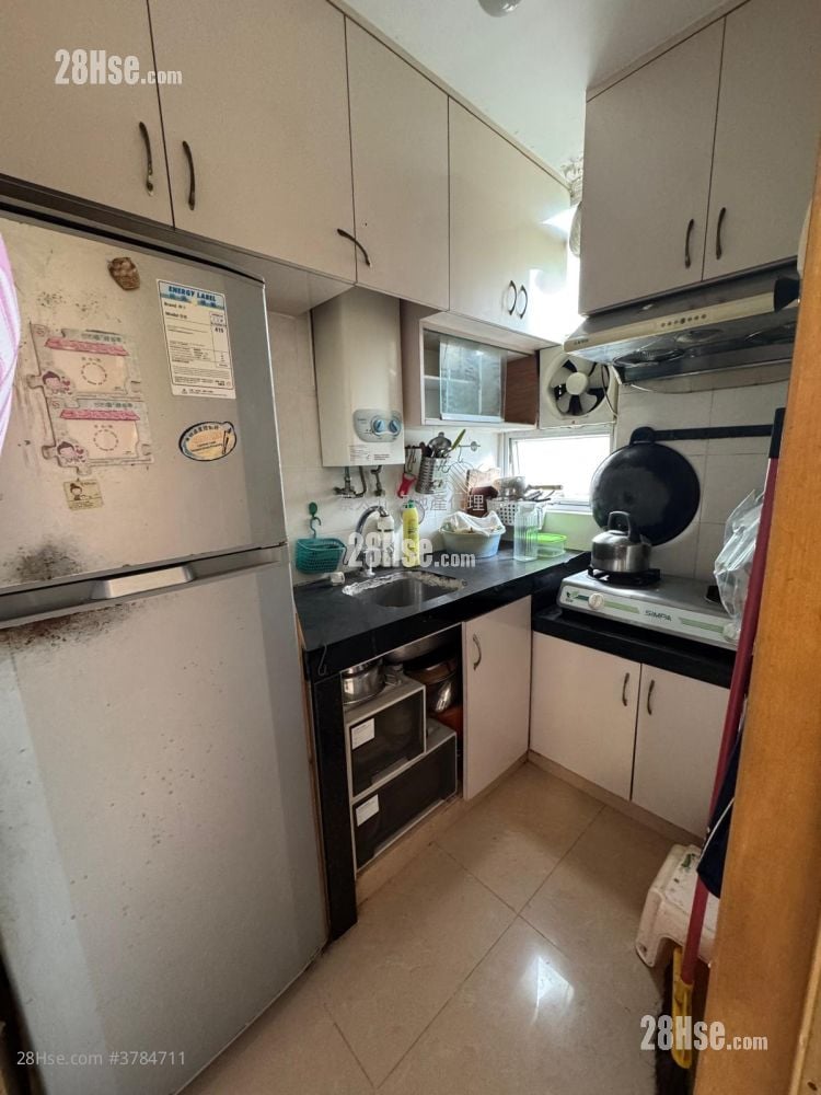 Fung Shing Court Sell 2 Bedrooms , 1 Bathroom