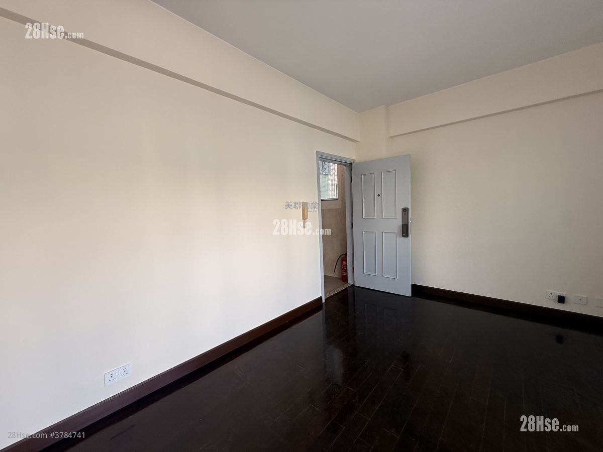 Villa Pinada House Sell 2 Bedrooms , 1 Bathroom 589 ft²