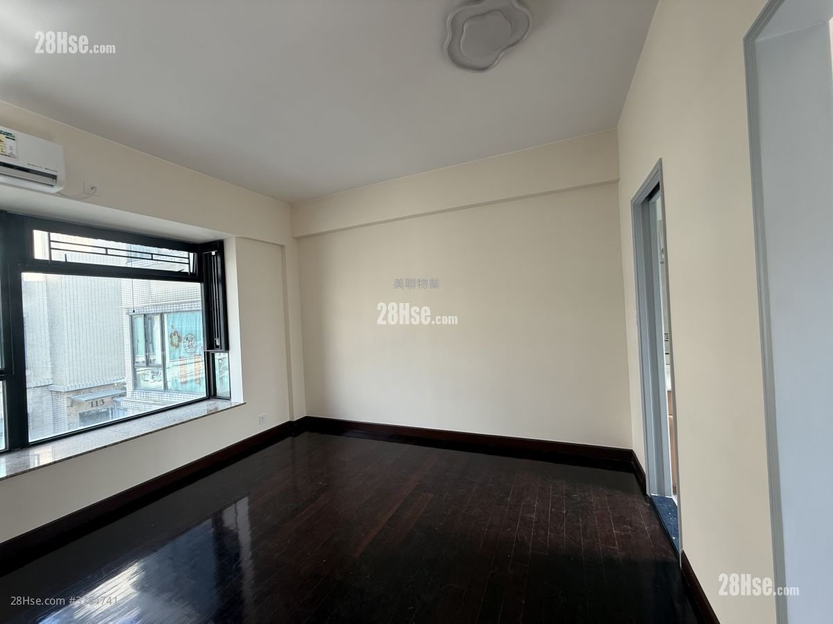 Villa Pinada House Sell 2 Bedrooms , 1 Bathroom 589 ft²