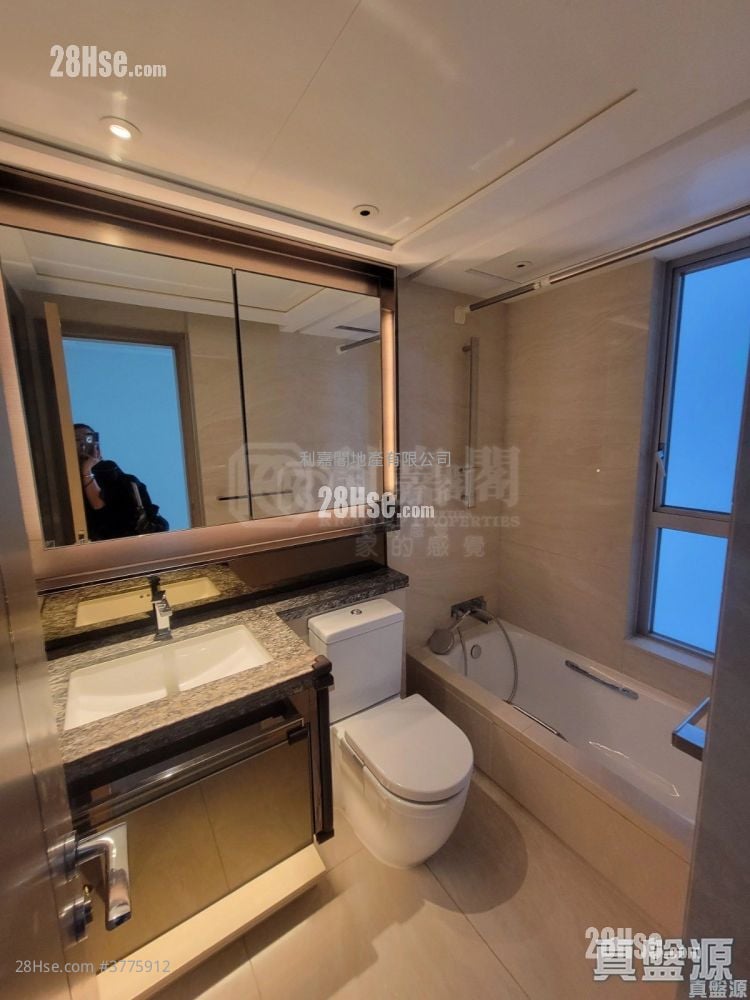 Cullinan West Sell 4 Bedrooms , 2 Bathrooms 1,304 ft²