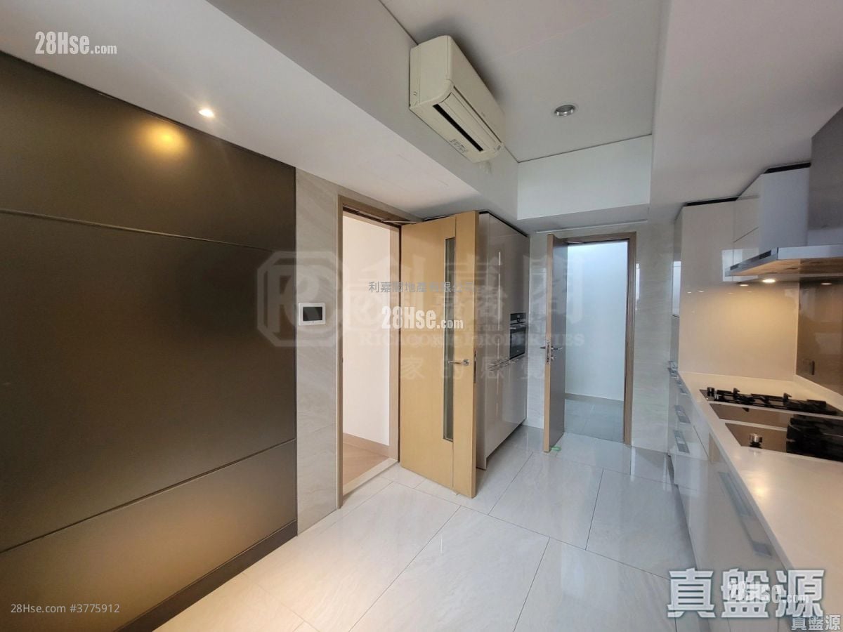 Cullinan West Sell 4 Bedrooms , 2 Bathrooms 1,304 ft²