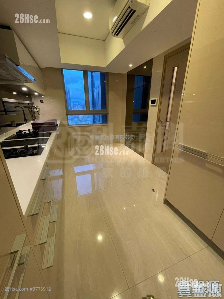 Cullinan West Sell 4 Bedrooms , 2 Bathrooms 1,304 ft²