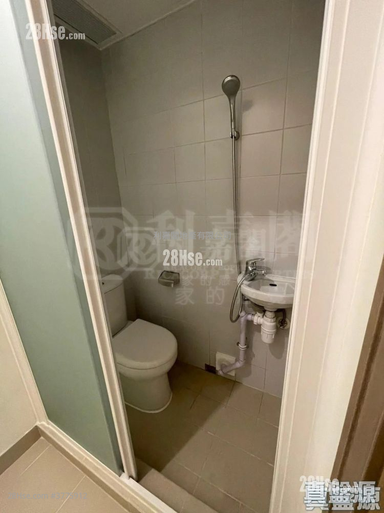 Cullinan West Sell 4 Bedrooms , 2 Bathrooms 1,304 ft²