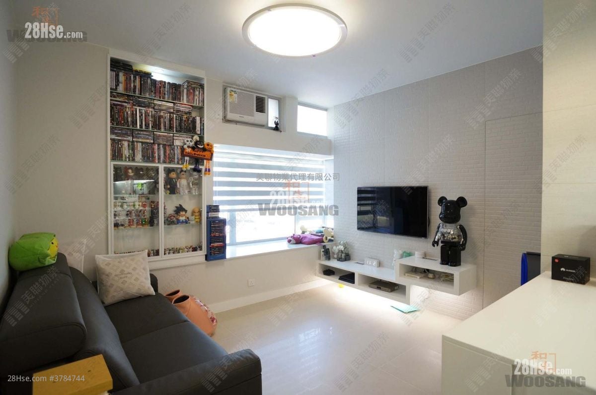 Tuen Mun Town Plaza Sell 2 Bedrooms 351 ft²