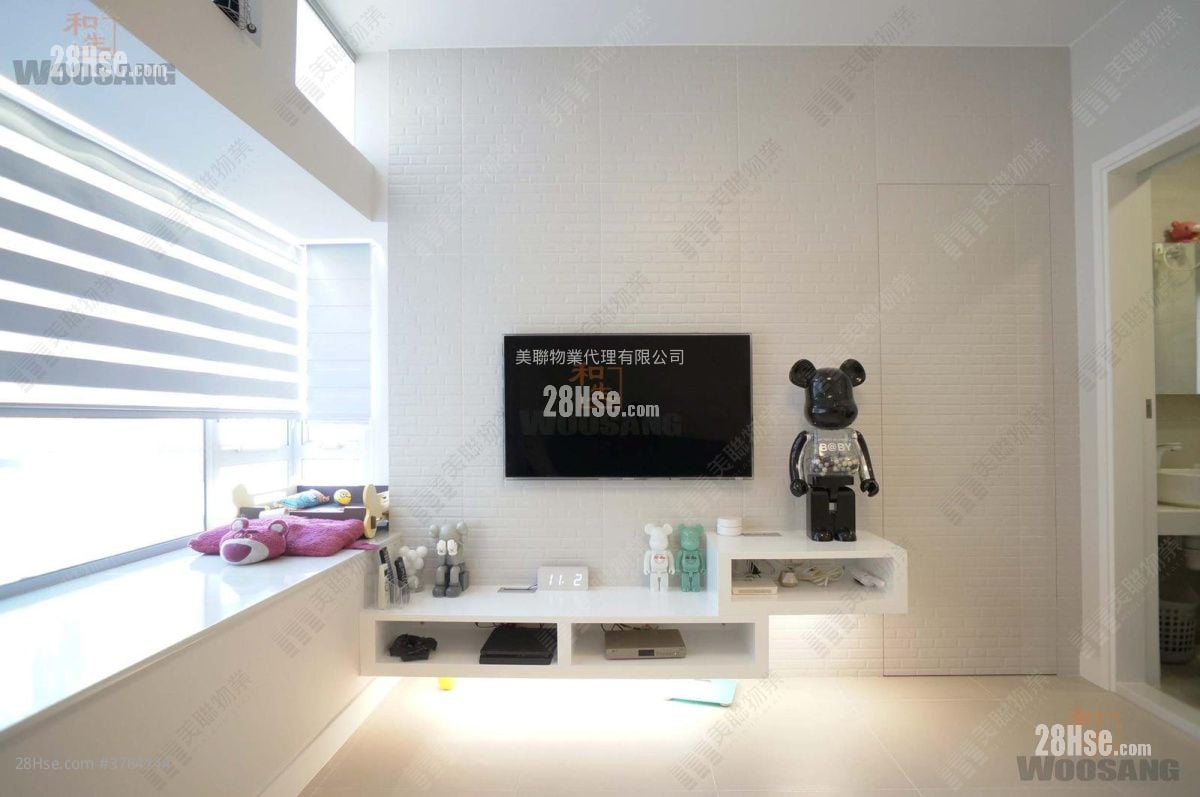 Tuen Mun Town Plaza Sell 2 Bedrooms 351 ft²